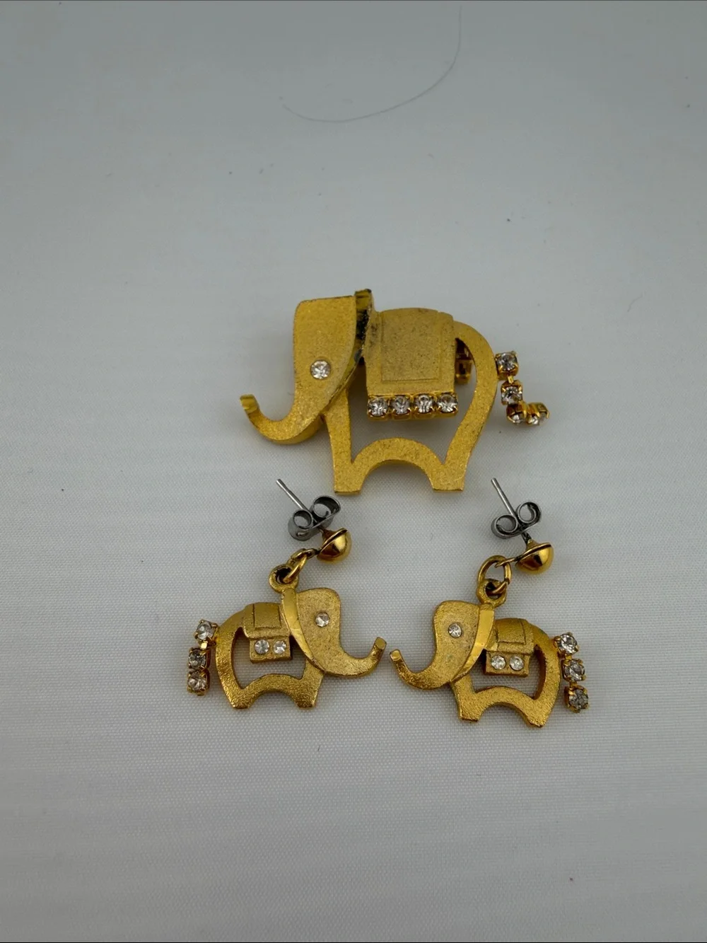 Vintage Gold ToneElephant Jewelry Set — Rhinestone Accent Earrings + Brooch